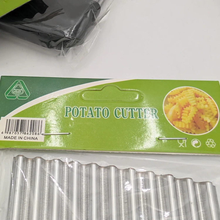 کاتر سیبزمینی موجی با تیغه فلزی و دسته مشکی (Potato Cutter)