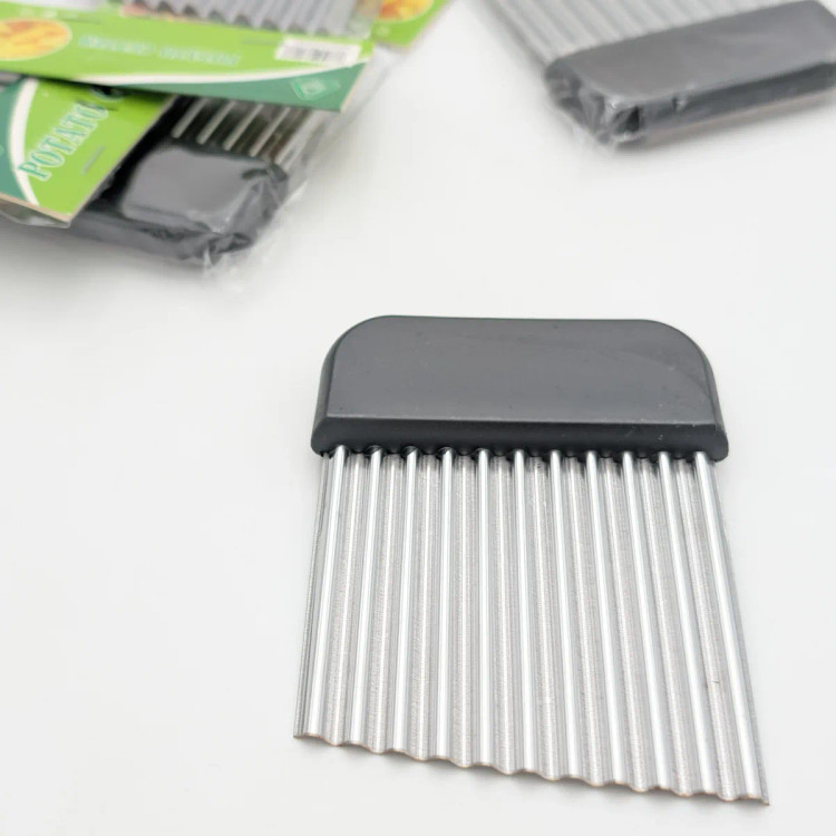 کاتر سیبزمینی موجی با تیغه فلزی و دسته مشکی (Potato Cutter)